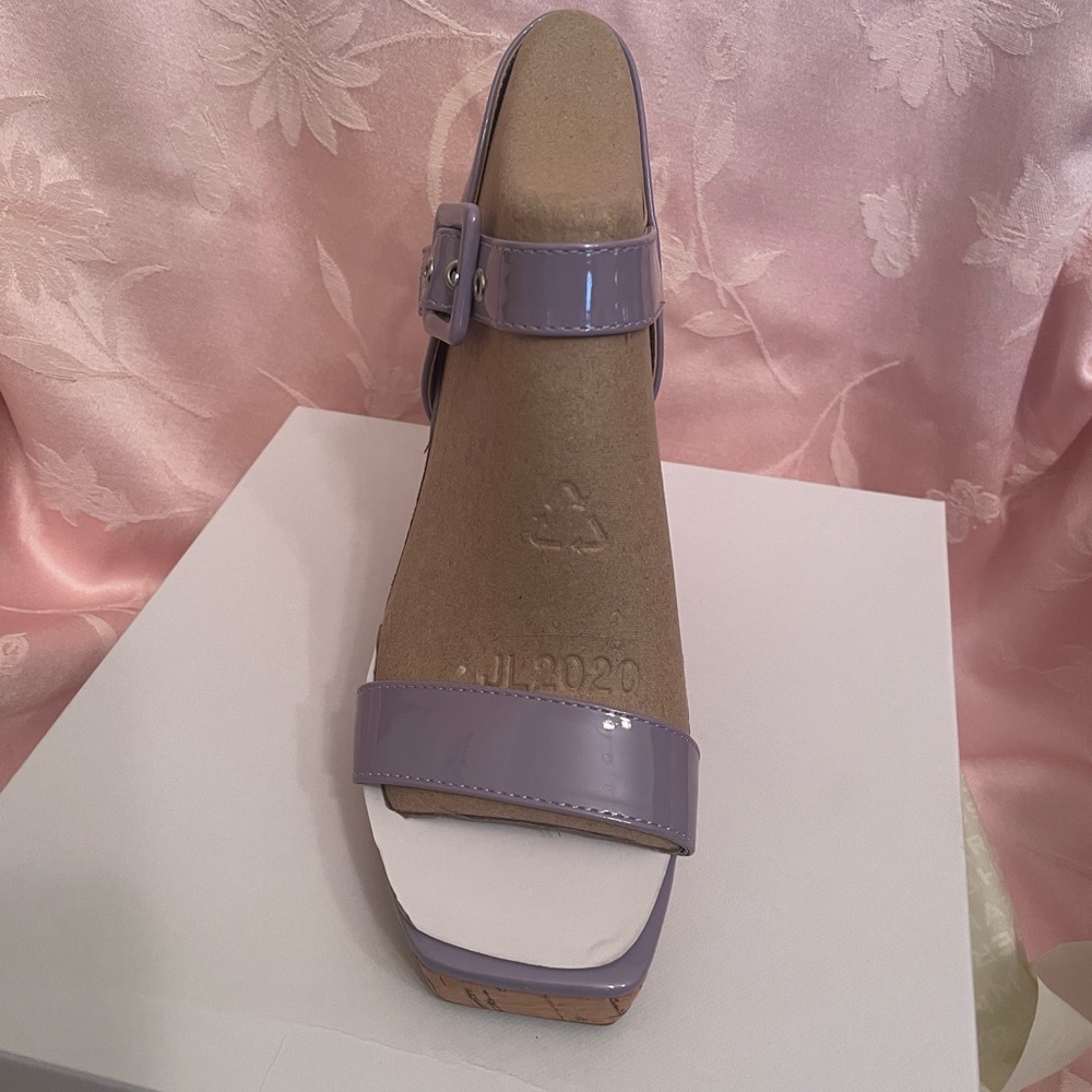 Marc Fisher NIB “Lukey” sandal